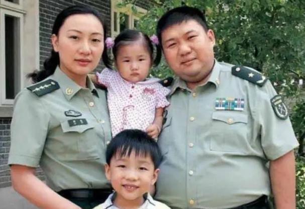郝明俐，毛主席唯一的孙媳妇，誉为军中一枝花，曾在青藏高原当兵